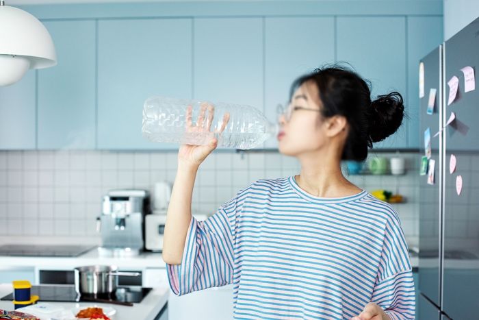 분리수거 어려운 생수병, 이제 ‘라벨’ 떼고 판다