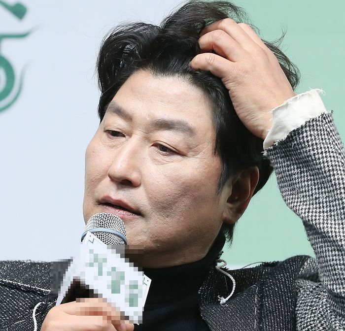 “뺨 때리기는 기본”...‘가세연’이 송강호 ‘폭행’사건과 함께 충격적인 영상을 공개했다 (영상)