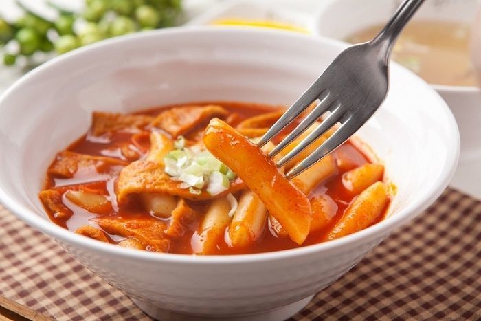 데이트할 때 ‘떡볶이 맛집’ 데려가 여심 초토화 시킬 것 같은 ‘떡볶이 러버’ 남자 스타 6