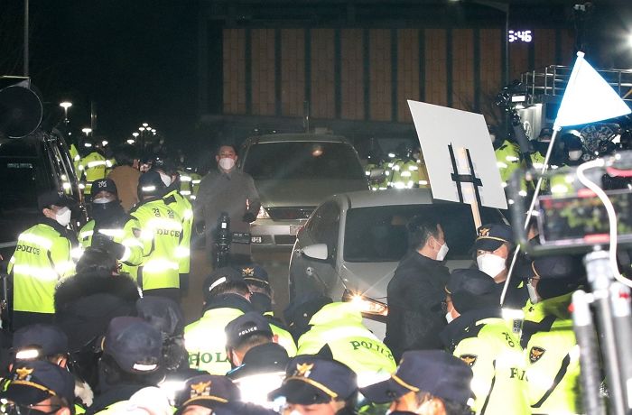 12년 형기 마치고 출소한 조두순···관용차 타고 안산으로 이동