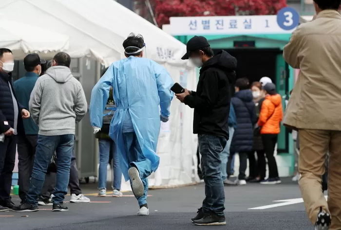 “더 이상 못 버티겠어요”···정부 ‘의료진 모집’ 나섰지만 턱없이 부족하다