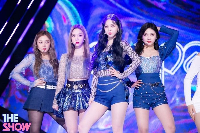 ‘애교 앞머리’ 내리고 물오른 ‘요정미’ 대폭발시킨 에스파 카리나