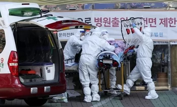 한달전 확진자 1천명 넘을거란 경고 무시한 정부, 결국 진짜 확진자 1000명 육박했다