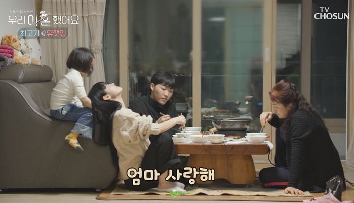 두 달 만에 만난 엄마 유깻잎 꼭 껴안으며 “사랑해”라고 말한 솔잎이 (영상)