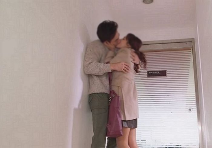 “‘야외 성관계’만 요구하는 여친 때문에 조루에 걸릴 것 같습니다”