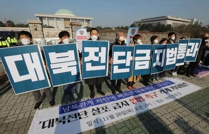 미국 하원의원 “문재인의 한국, 인권·시민 자유 심각하게 걱정된다”