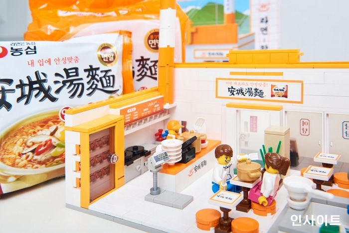 농심, 안성탕면-옥스포드 타운 스페셜 세트 선보인다