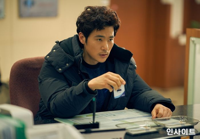 배우 김강우, 영화 ‘새해전야’ 개봉 앞두고 다채로운 모습 담은 스틸 공개