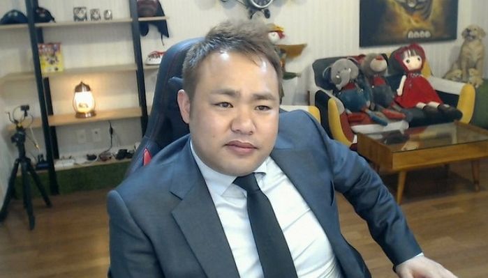 “눈 스무 바늘 꿰맸다”···계단서 굴러 떨어져 입원한 BJ 지코 현재 몸 상태