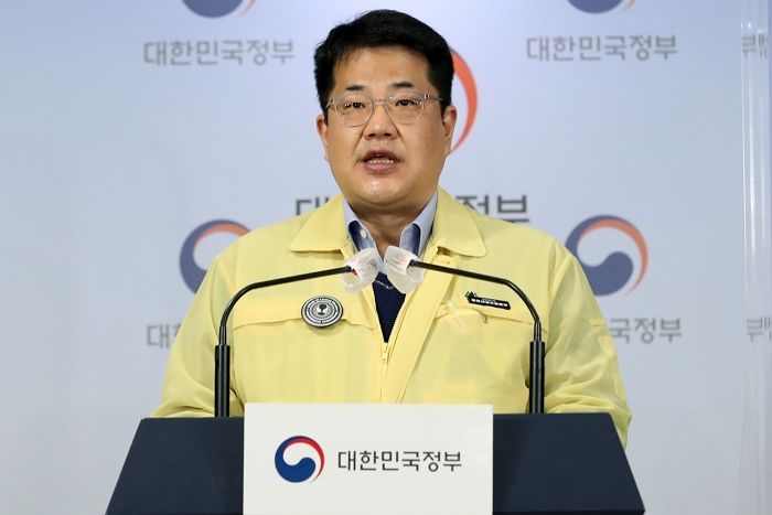 정부 “이번 주말에 사회적 거리두기 조정 여부 결정하겠다”