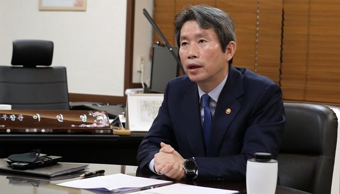 코로나 줄어들면 북한 ‘금강산 관광’부터 하겠다는 통일부 장관