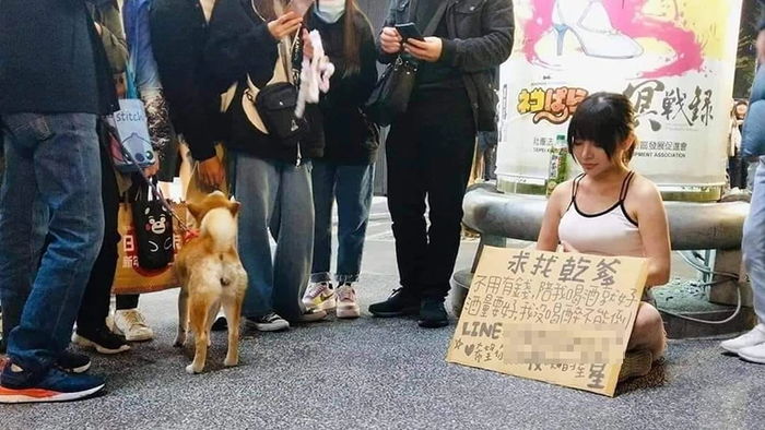 “오늘 밤 남자 구합니다” 한겨울에 길거리 앉아 ‘공개 구혼’하는 여성이 내건 한 가지 조건