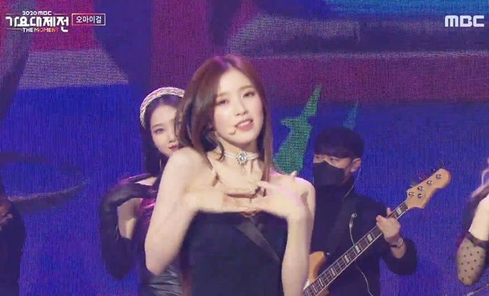 어깨 드러나는 ‘오프숄더 드레스’ 입고 섹시 춤선 뽐낸 오마이걸 아린 (영상)