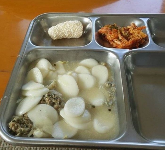 새해 첫날 대한민국 군인들이 ‘특식’으로 먹는 떡국 수준