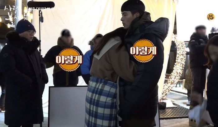 ‘거울’ 보는 손예진 사랑스럽다는 듯 보더니 머리에 붙은 ‘먼지’ 직접 떼준 현빈 (영상)