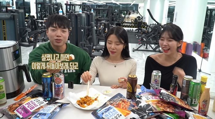 ‘살 통통’한 안주 먹다가 괜히(?) 찔린 타락헬창 BJ치즈볼의 찐 반응