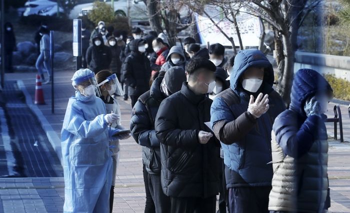 어제(5일) 코로나 확진자 840명 발생···누적 확진자 6만 5천명 넘었다