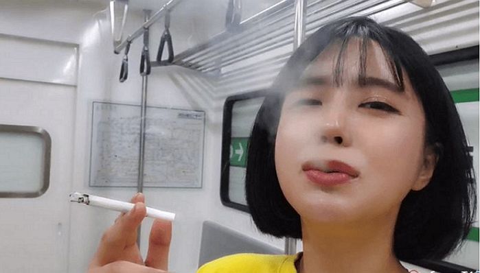 “담배 한 대 피울게요” 내숭 1도 없는 털털한 매력으로 사랑받는 여캠 4명