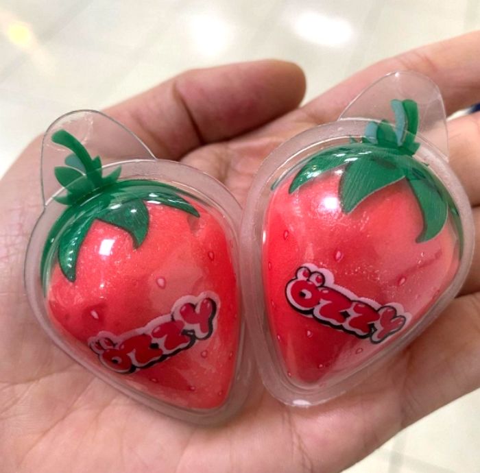 ‘앙’ 베어 물면 새콤달콤한 딸기잼 줄줄 흘러내리는 신상 ‘딸기 젤리’