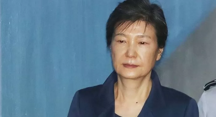 박근혜 전 대통령, 징역 20년·벌금 180억원 확정