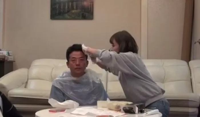 “개당 3만원 줄 테니 새치 뽑아달라”는 직장 선배, 갑질이다 vs 꿀알바다