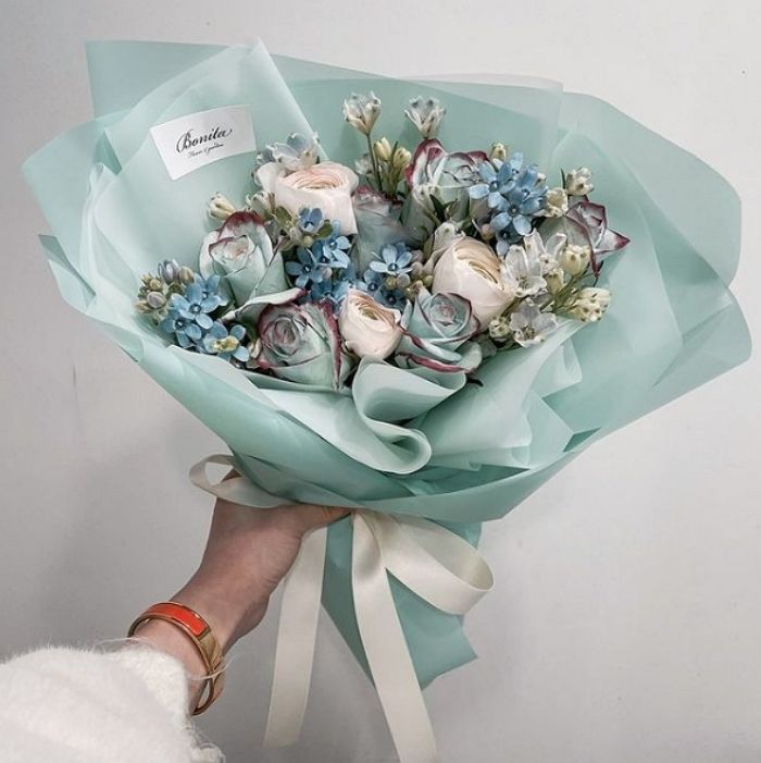 “꽃말처럼 너만 바라볼게♥” 여친에게 영원한 사랑 맹세하며 주면 딱인 ‘민트 장미’