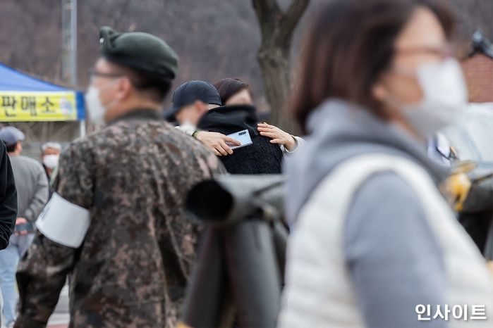 “아이 운동화 끈 좀 매주세요…” 훈련병 부모들이 軍 지휘관에게 보내는 민원들