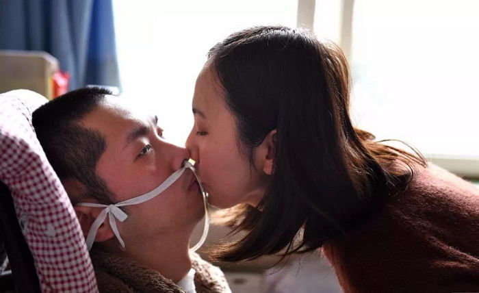 3년동안 간병해준 여친의 “사랑해”라는 말에 식물인간 남자친구는 눈물을 흘렸다