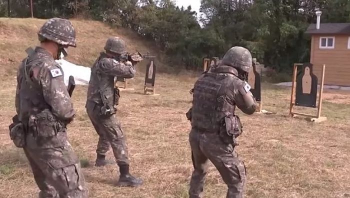 “야외훈련·체력단련하며 마스크 벗으라니요” 서울대 대숲에 올라온 육군 병사 호소글