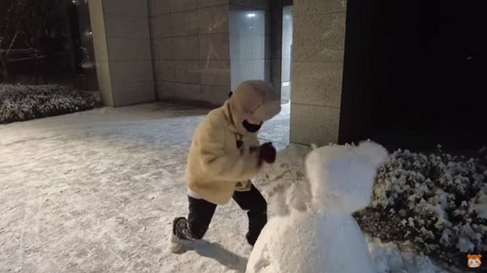 이웃주민이 만든 눈사람 부쉈다가 ‘무개념’ 비판 쏟아진 유튜버 쏘대장 (눈사람 폭행 영상)