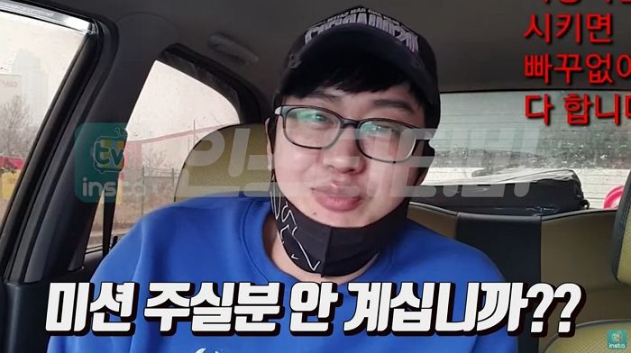 눈 오는 날 맨발로 맥주 원샷하다 ‘실패각’ 나오자 얼굴에 부어버린 BJ (영상)