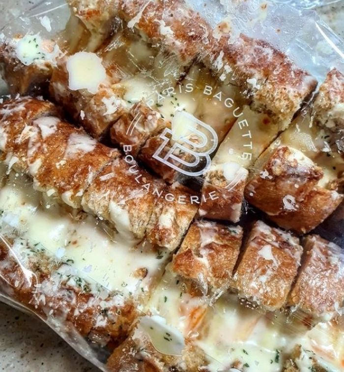 빵 사이에 연유+치즈 범벅돼 단짠 폭발하는 파바 ‘치즈 바게트’