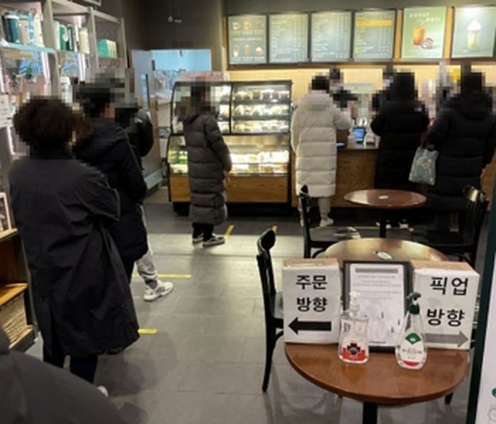 스벅 레디백 이어 품절 대란 일어난 한정판 ‘플레이모빌 피규어’