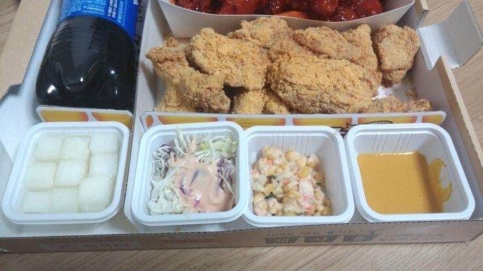 네네치킨 ‘콘 샐러드’ 안 왔다고 별점 2점 준 고객 후기에 사장님이 남긴 답변