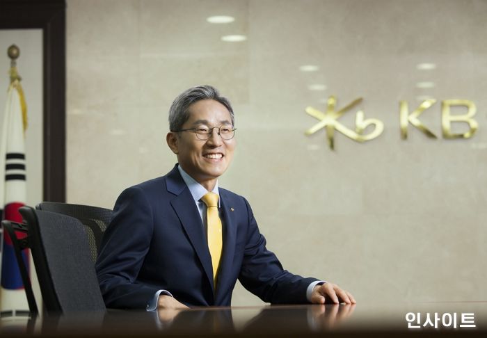 KB금융, 인도네시아 지진 피해 복구를 위한 성금 전달