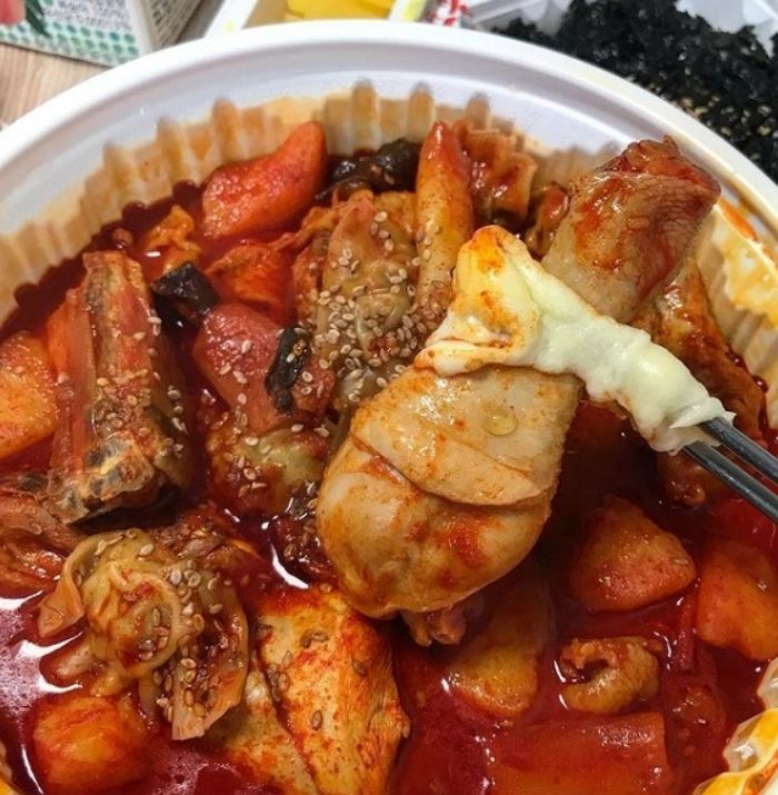 미각 마비 소스로 마구 범벅 시켜 엽닭 대항마로 떠오른 매콤 폭발 ‘응급실 닭볶음탕’