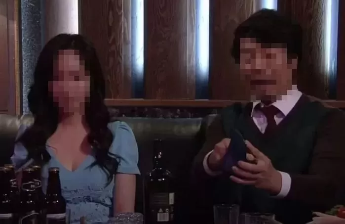 오후 4시부터 9시까지만 일한다”...딱 5시간 근무하는 '노래방 도우미'들 근황 - 인사이트