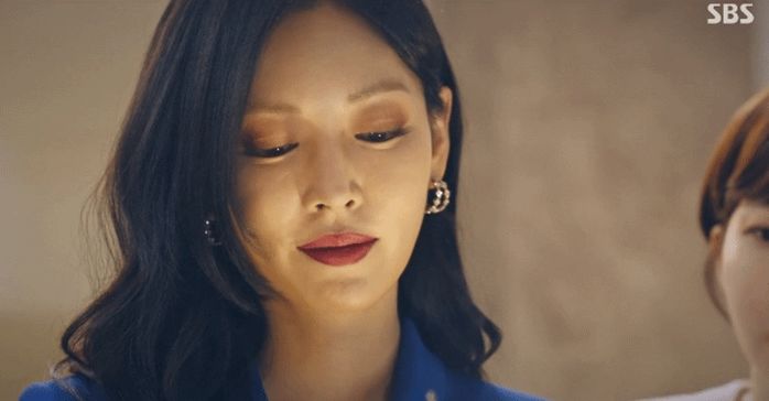 친구들이 올린 ‘노출+남친과 스킨십’ 사진 전부 캡처해 보관한다는 여성의 소름甲 행동