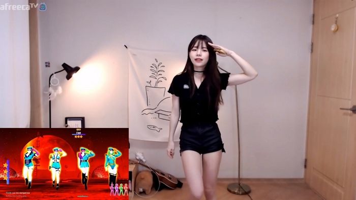 넘치는 ‘끼’와 미모로 아프리카TV에서 사랑받는 ‘연습생’ 출신 여캠 BJ 3명
