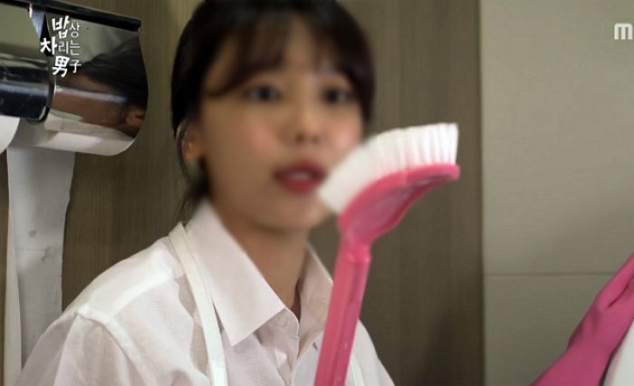 “공용 화장실에서 똥 못 싸는 친구는 치료가 필요한 ‘강박 장애’ 앓고 있다”
