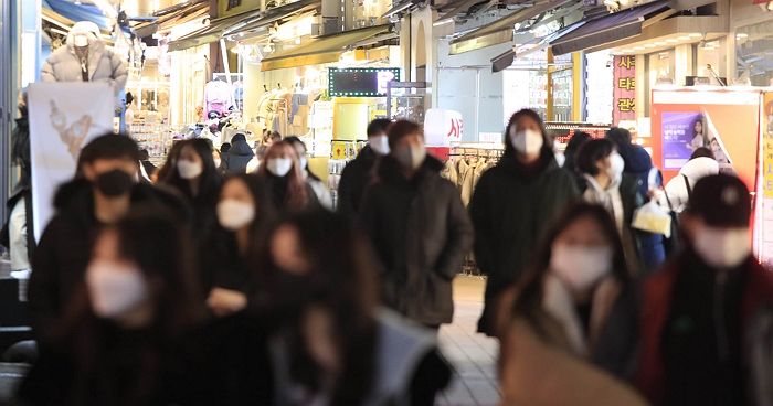 국내서 전파력 더 강한 ‘변이 바이러스’ 첫 집단감염 확인···4명 양성