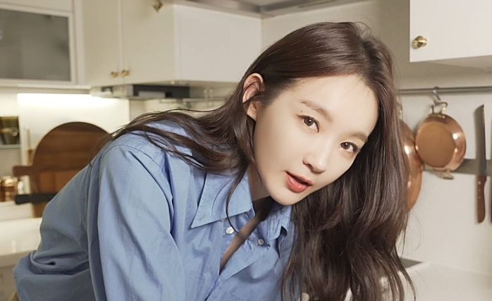 ‘뒷광고 논란’ 딛고 다시 유튜브 활성화 시킨 다비치 강민경 (영상)