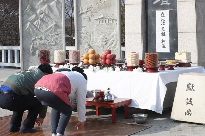 “설날에 ‘5인 집합 금지’ 어기고 가족 모인 옆집 ‘신고’했습니다”