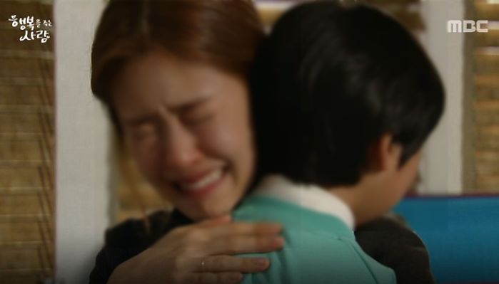 “페미니즘에 심취한 누나가 엄마에게 ‘노브라’를 강요하고 있습니다”