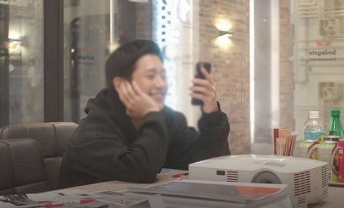 “맛집 데이트 하자는 여사친 위해 1시간 웨이팅 했는데 ‘썸남’을 데리고 왔습니다”