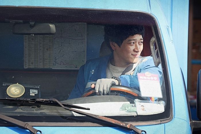 ‘이상형’ 택배기사에게 반해 ‘문자 고백’ 했다가 까인 여대생이 졸업식날 맞이한 기적