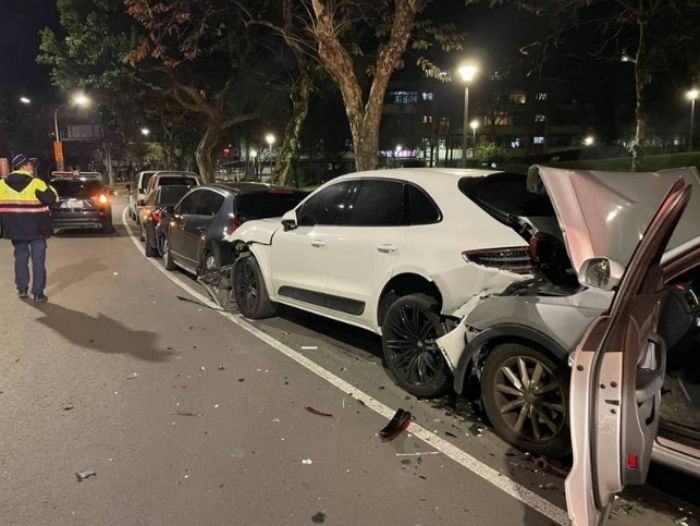 친구 아우디 빌려 졸음운전하다 포르쉐+BMW 5중 추돌사고 내 ‘1억’ 물게 생긴 20대 청년