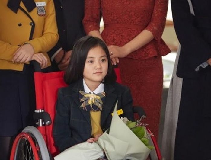 휠체어 탄 장애인 친구가 ‘롯데월드 입장’ 못하게 되자, 소풍 간 같은 반 ‘중학생들’이 한 결정