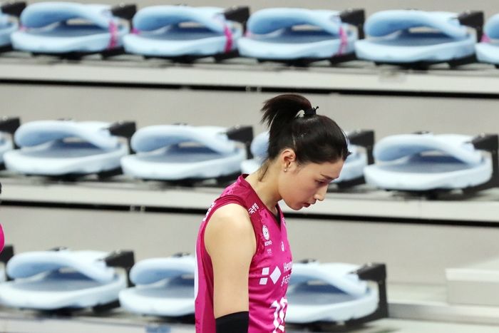 이재영·다영 ‘학폭’ 논란에 얼굴 표정 어두워진 김연경 찾아가 위로해준 ‘언니’의 정체