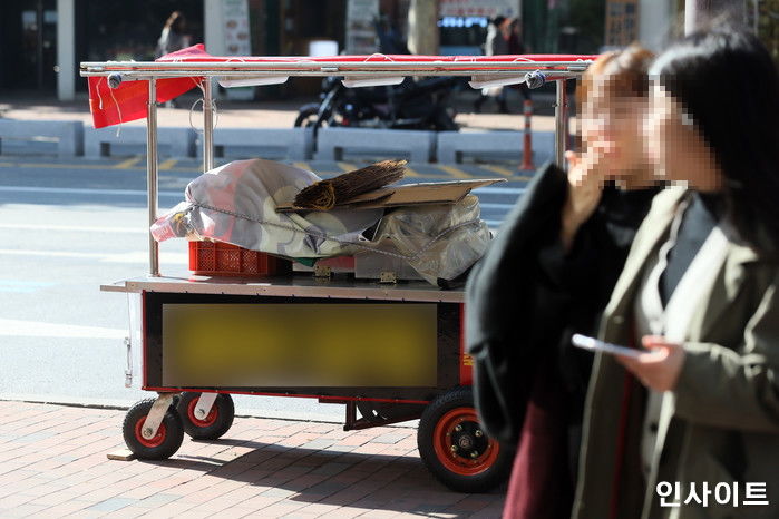 “세금 내는 우리가 호구냐”···노점상 재난지원금에 반발하는 자영업자·직장인들